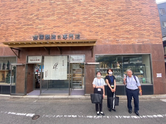 店舗前